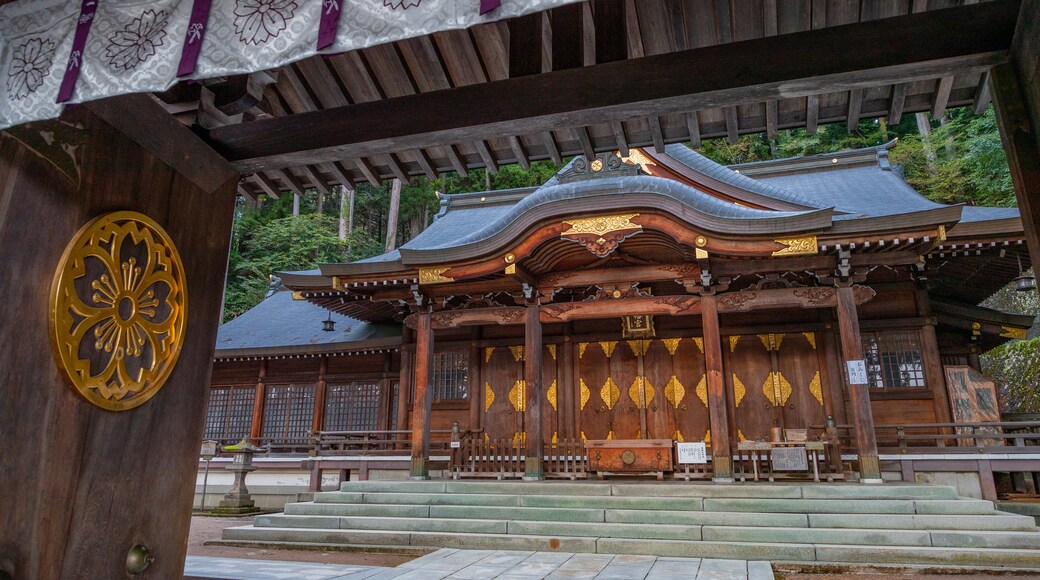 Sakurayama-Jinja which includes heritage architecture and a temple or place of worship