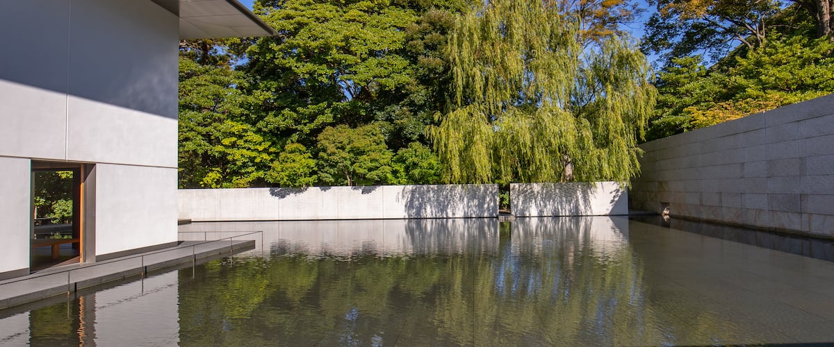 Seisonkaku Villa which includes a pond and a fountain