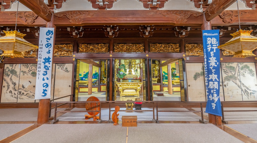 Shirakawa showing a temple or place of worship, signage and art