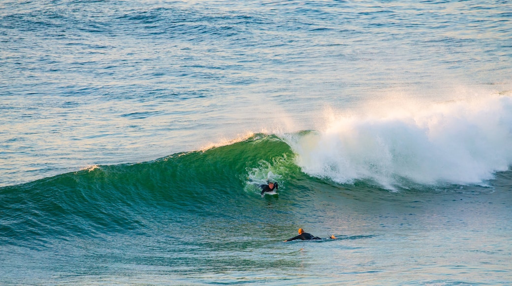 Bar Beach showing surfing, surf and general coastal views