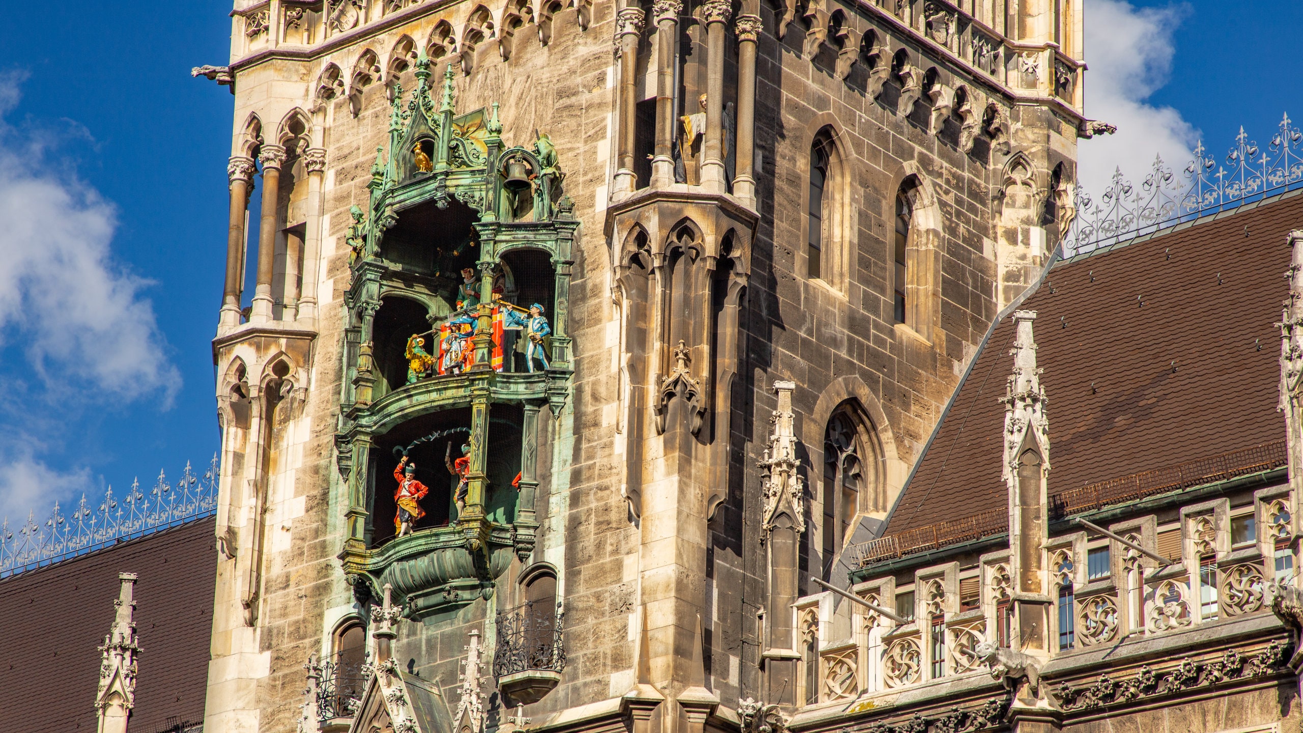 Town Hall of Marienplatz featuring heritage architecture