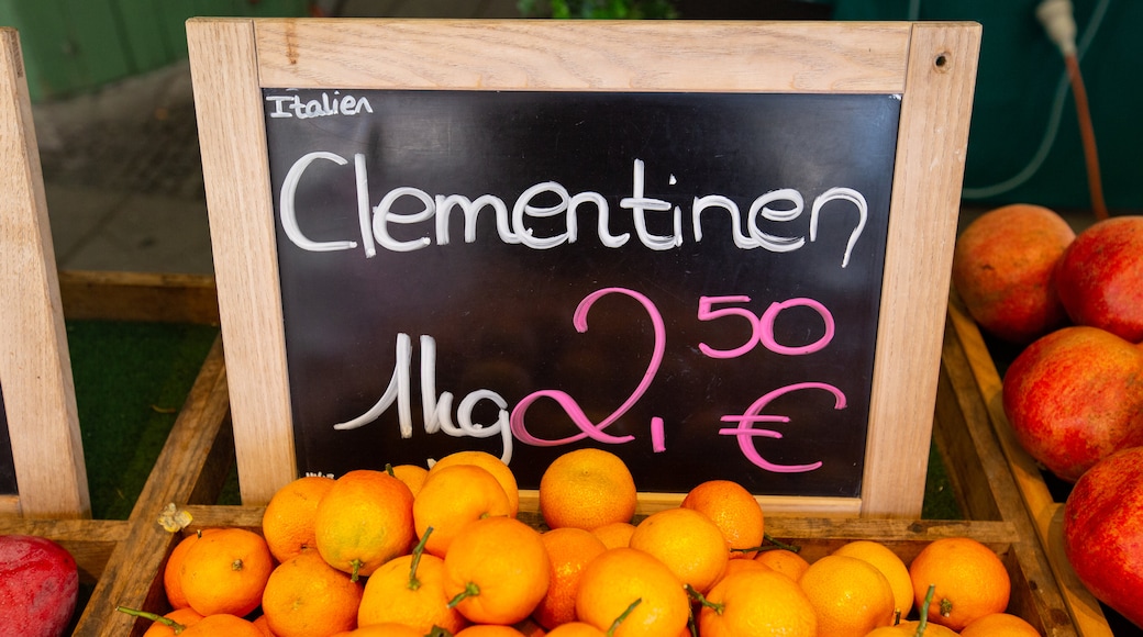 Viktualienmarkt which includes markets and signage