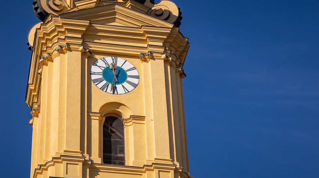 Theatinerkirche which includes heritage architecture