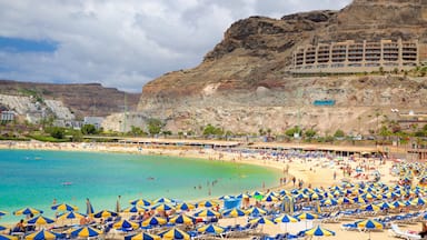 Las Palmas de Gran Canaria which includes rocky coastline, general coastal views and a beach