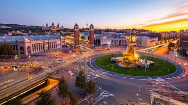 Arenas de Barcelona featuring a monument, night scenes and a sunset