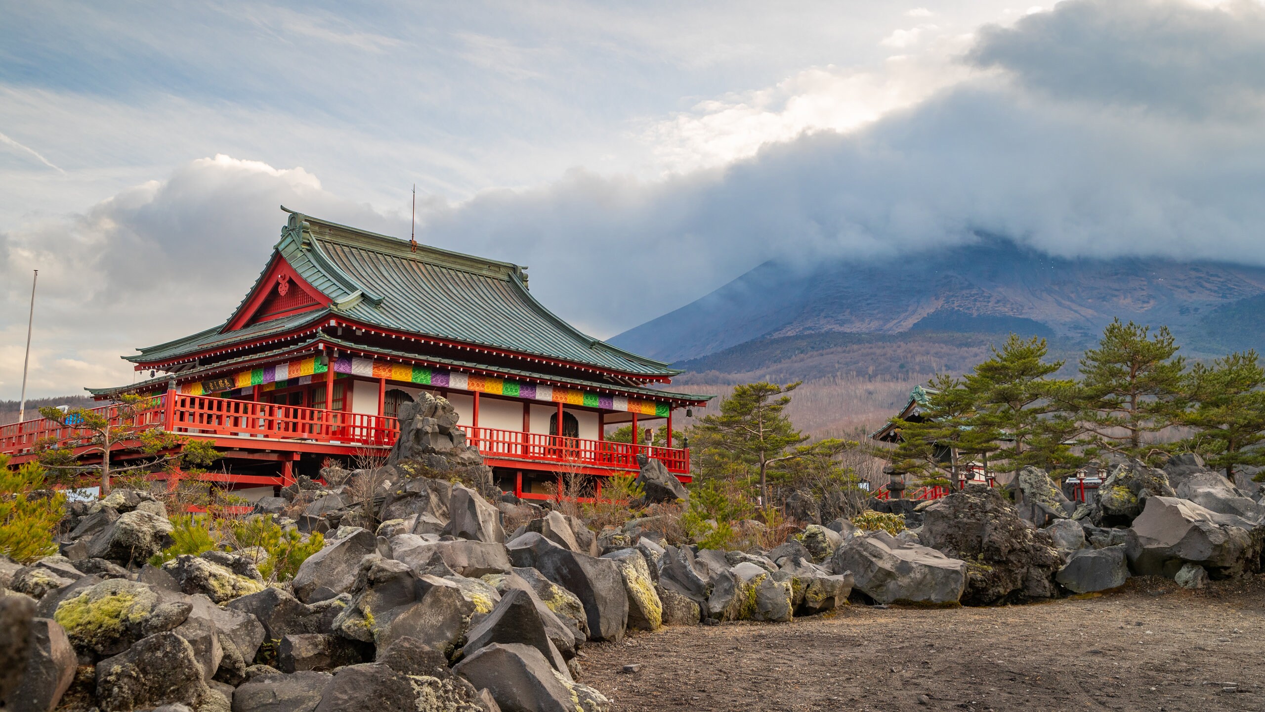 Karuizawa showing tranquil scenes and heritage architecture
