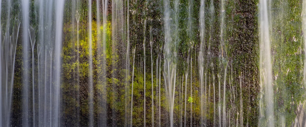 Shiraito Falls showing a waterfall