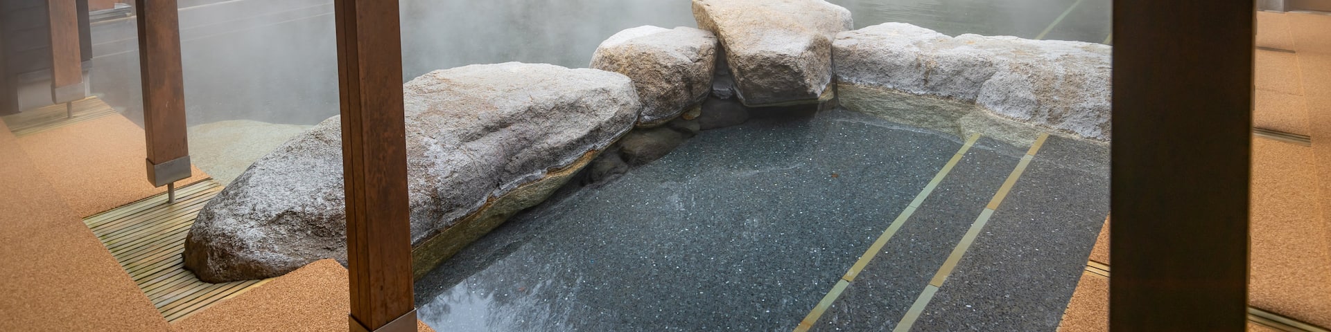 Hoshino Onsen Hot Spring showing a hot spring and a pool