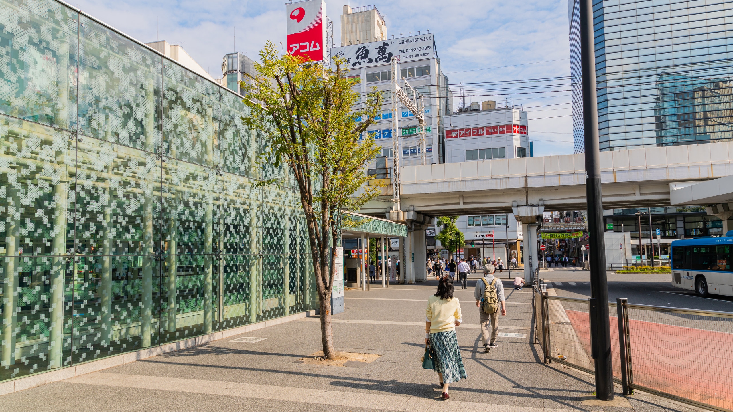 Kawasaki featuring street scenes and a city