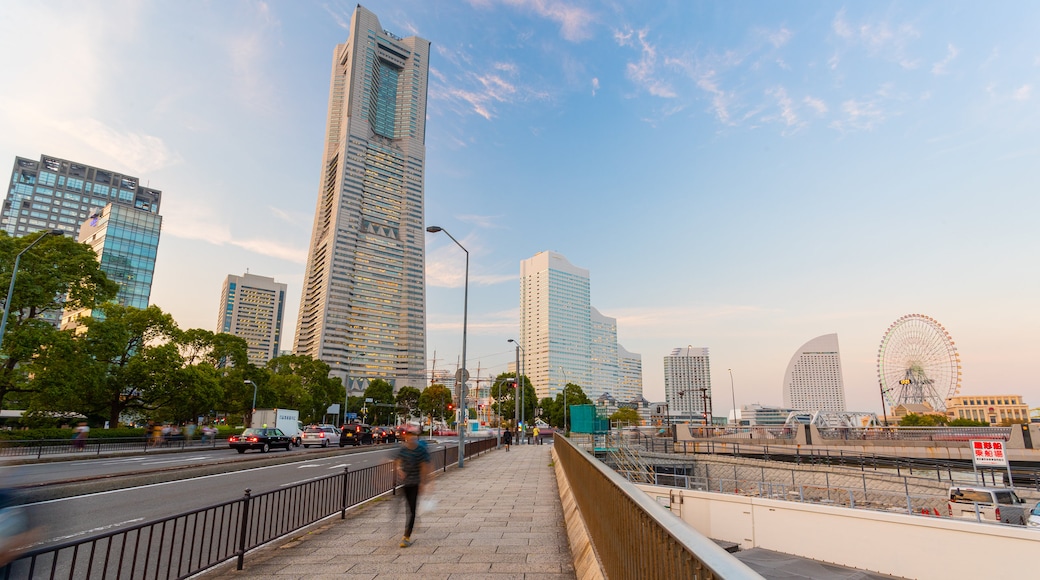 Sakuragichō showing a sunset, a skyscraper and a city