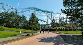 Hakkeijima Sea Paradise showing rides and a garden