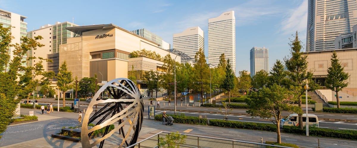 Minato Mirai 21 showing a city and outdoor art