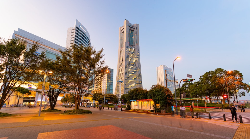 Sakuragichō featuring a sunset, a skyscraper and a city