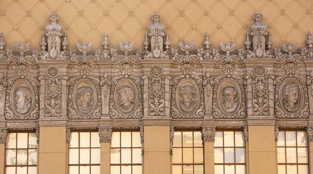 El Capitan Theatre showing heritage elements