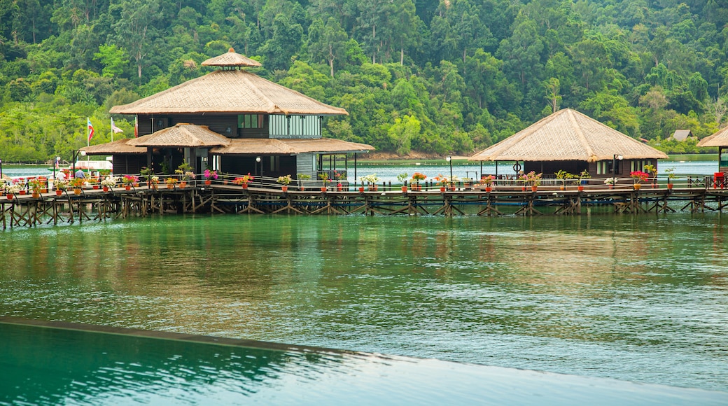 Tunku Abdul Rahman Park showing general coastal views and tropical scenes