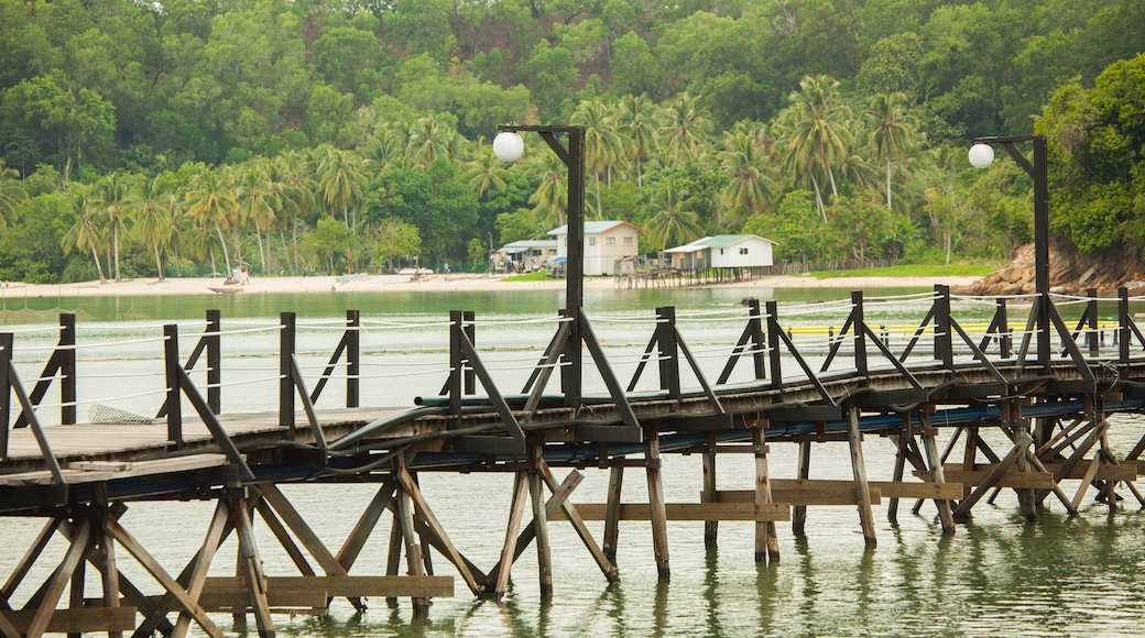 Tunku Abdul Rahman Park showing general coastal views and tropical scenes