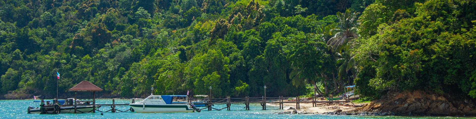 Tunku Abdul Rahman Park showing general coastal views and tropical scenes