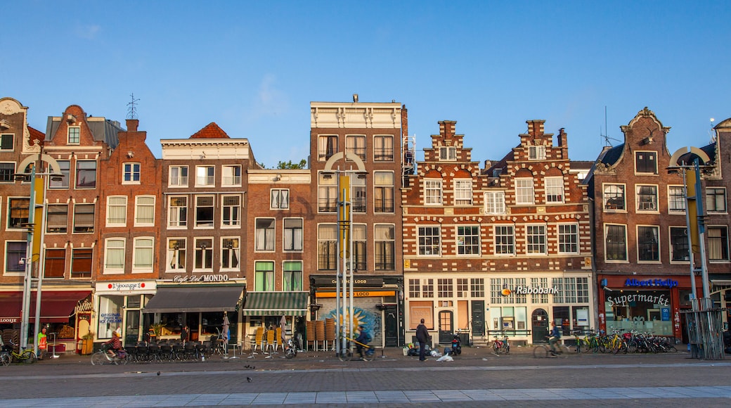 Nieuwmarkt Square showing heritage elements