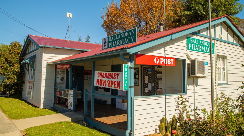 Ballandean which includes signage