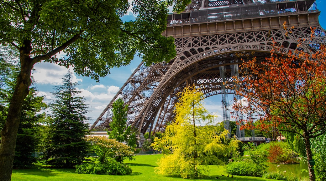 Eiffel Tower showing modern architecture and a garden