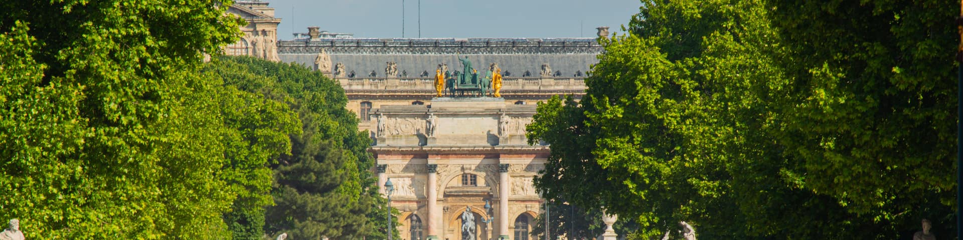 Place de la Concorde featuring street scenes and a square or plaza as well as a large group of people