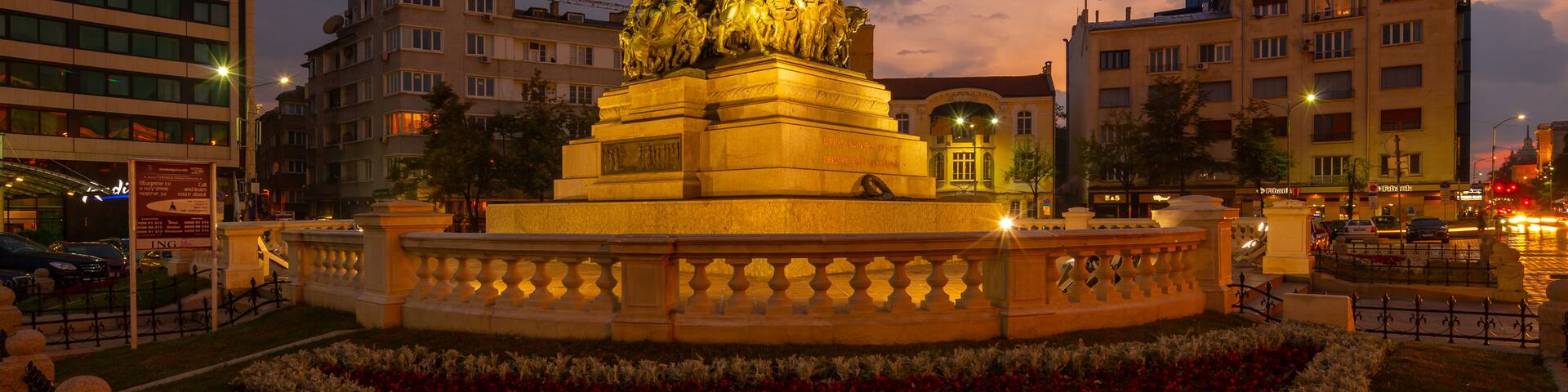 Monument to the Liberating Tsar showing night scenes, a statue or sculpture and heritage elements
