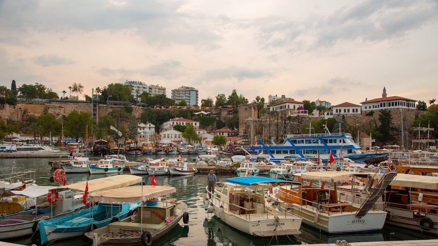 Bến du thuyền Kemer