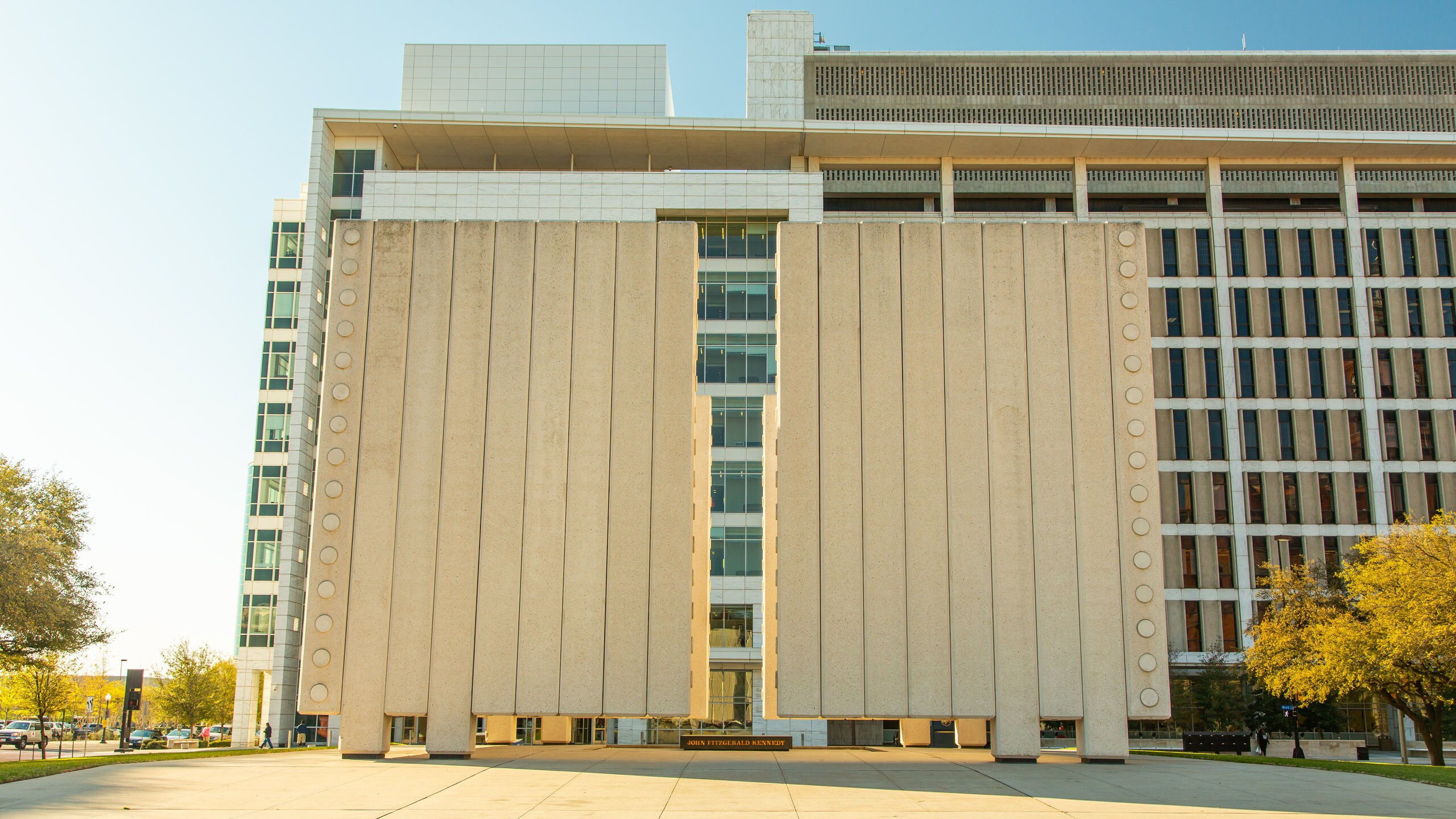 John F. Kennedy Memorial - Downtown Dallas ｜Expedia.co.jp