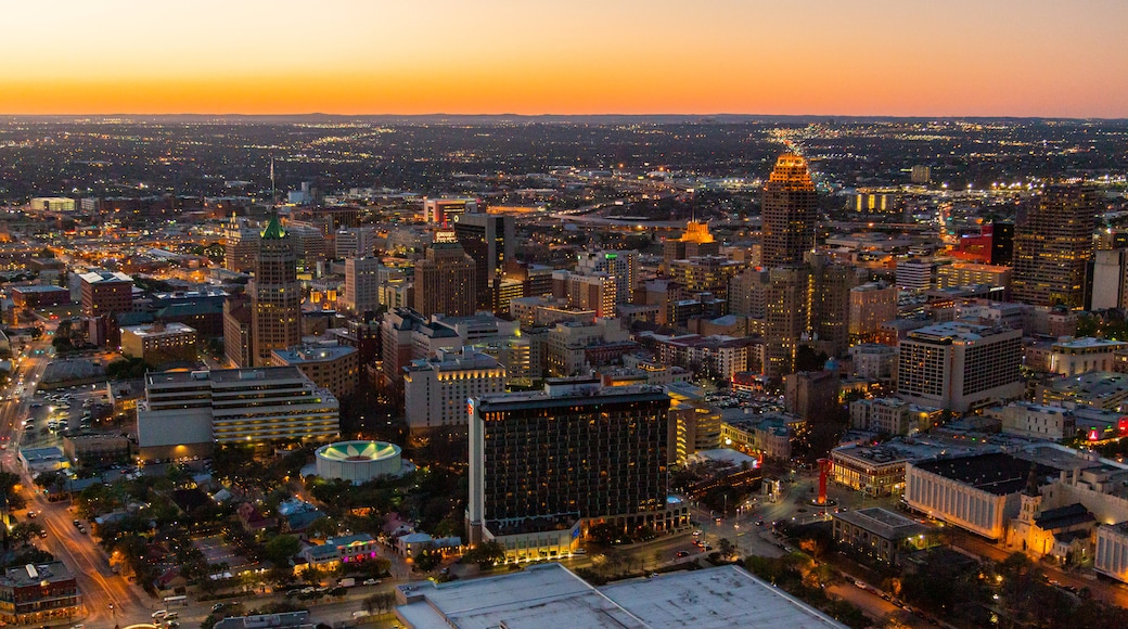 Tower of the Americas showing landscape views, a city and a sunset