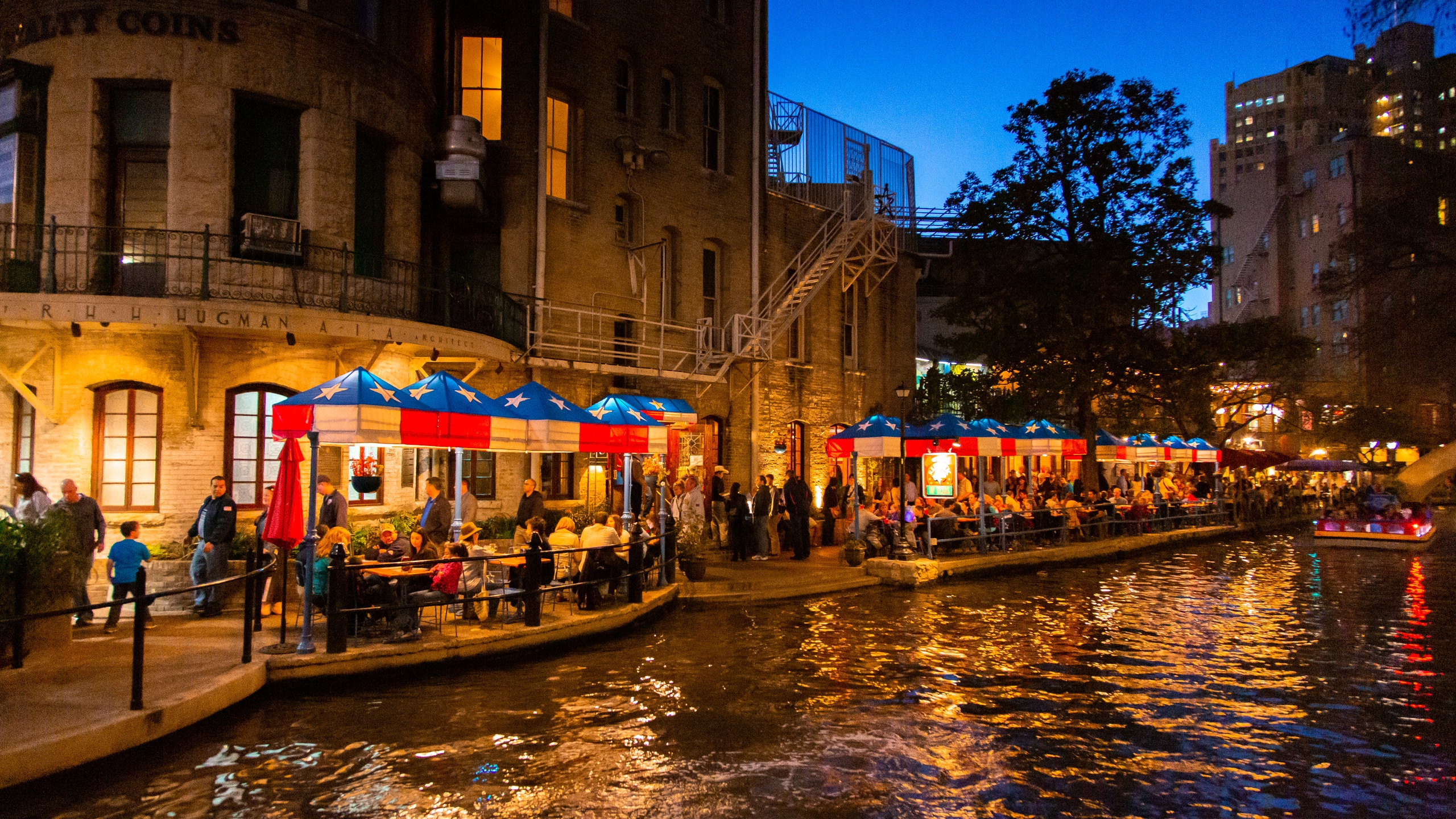 are-dogs-allowed-at-the-riverwalk-san-antonio