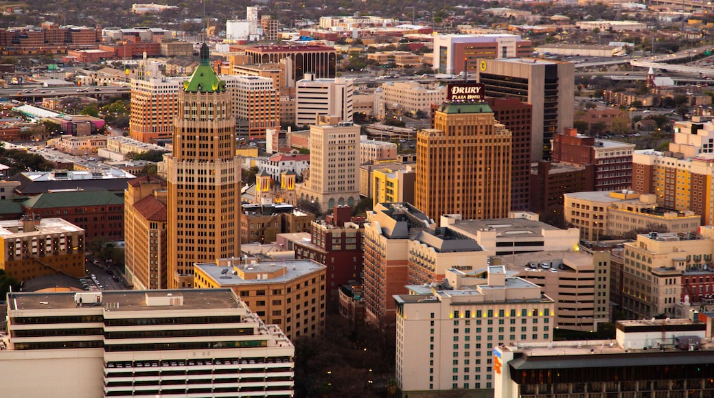 Tower of the Americas showing landscape views and a city