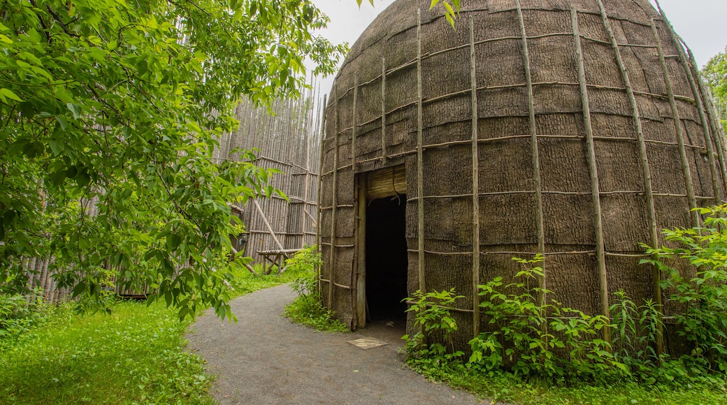 Huron-Wendat Museum which includes heritage elements