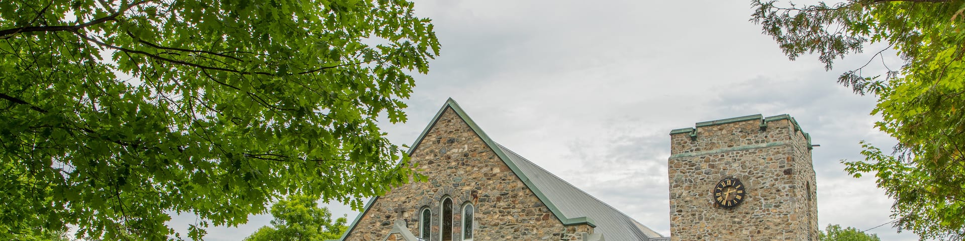 Knowlton featuring a church or cathedral and heritage architecture