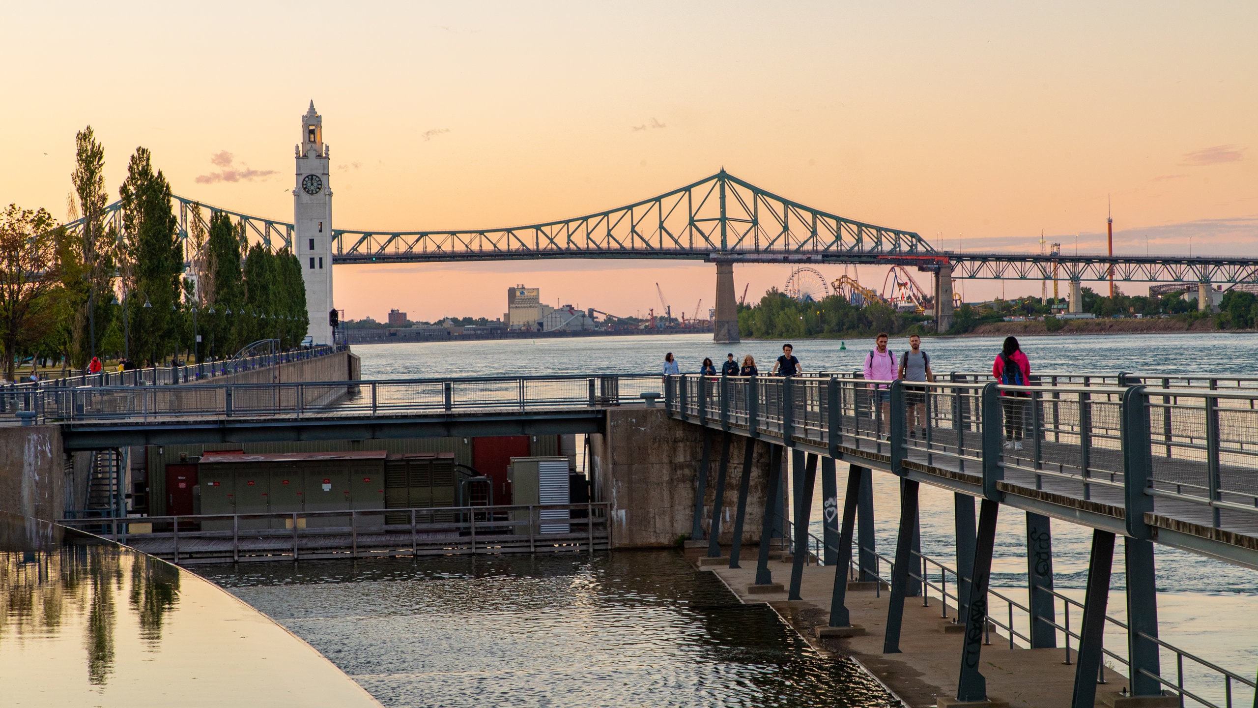 オールド ポート オブ モントリオール (ヴィル マリー) ツアーとアクティビティ エクスペディア