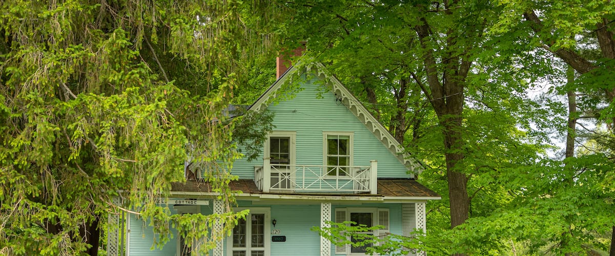 Lac-Brome featuring a house