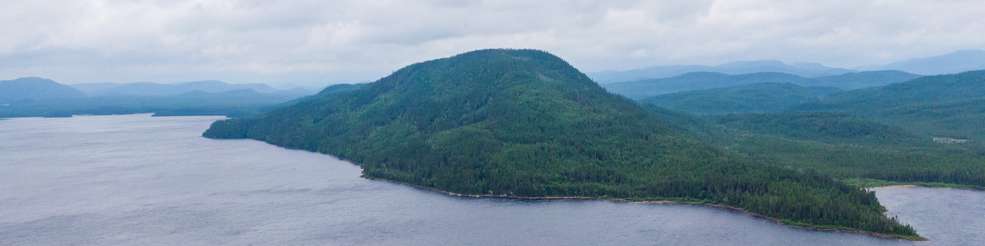 Lac-Jacques-Cartier featuring general coastal views and mist or fog