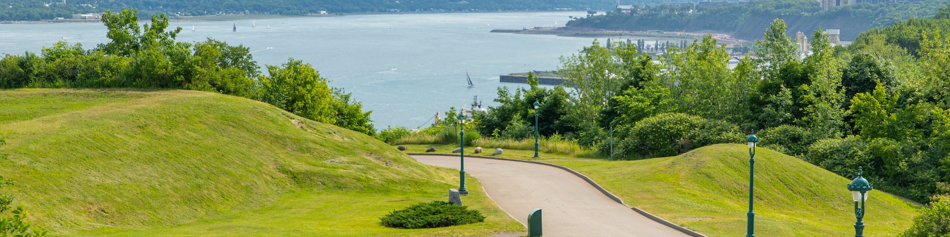 Plains of Abraham showing a garden