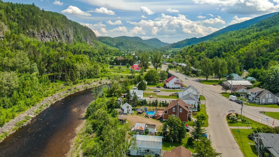 Petit-Saguenay featuring a small town or village, landscape views and a river or creek