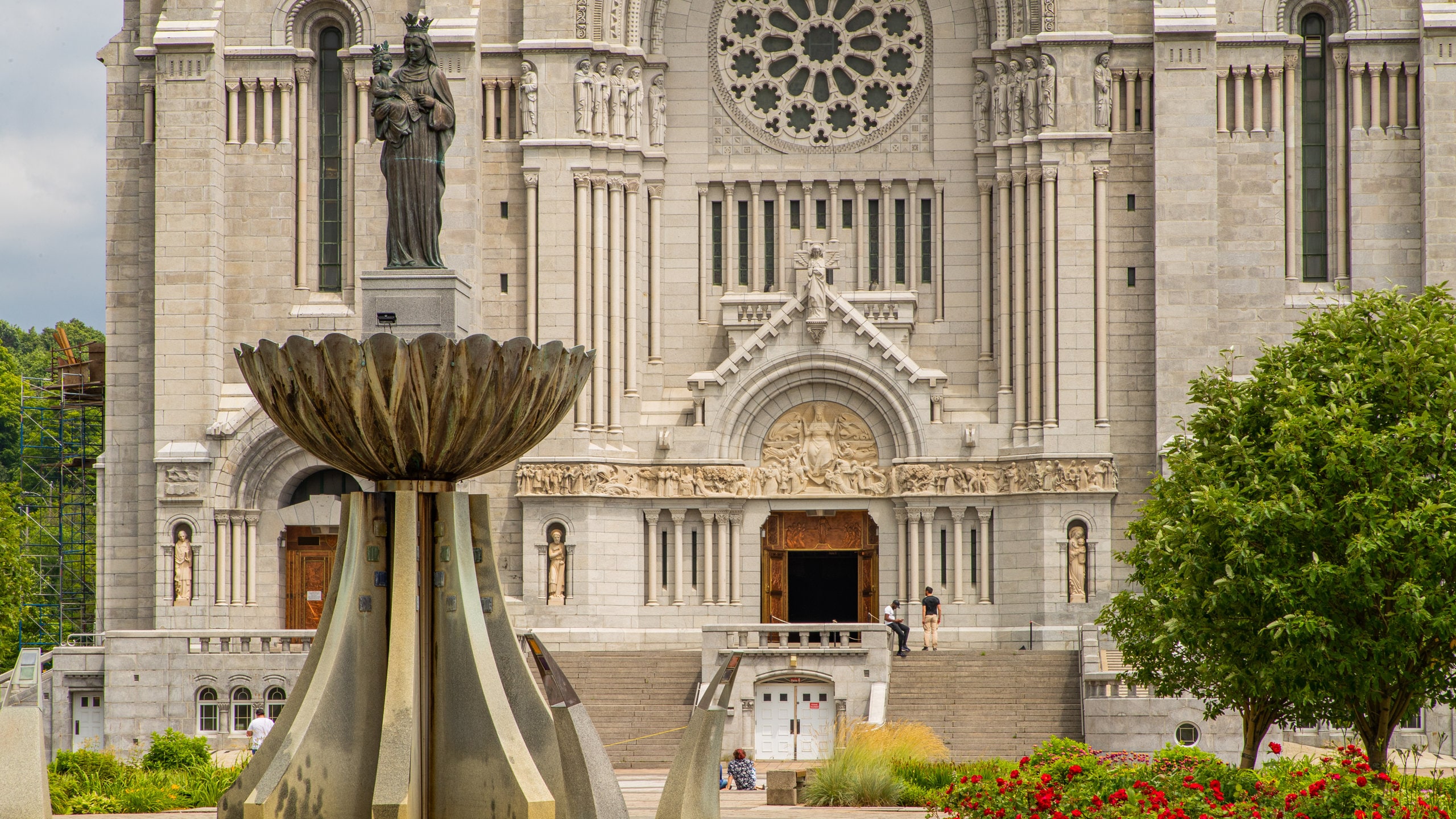 Basilica of Sainte-Anne-de-Beaupré in Québec City - Tours