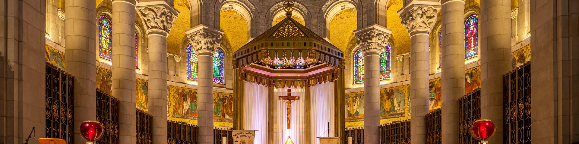 Basilica of Sainte-Anne-de-Beaupré which includes a church or cathedral, interior views and heritage elements