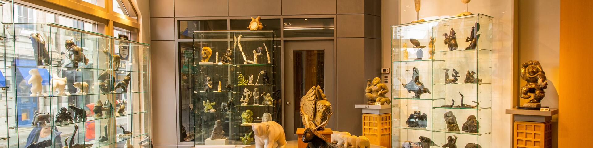 Musee d\'Art Inuit Brousseau featuring interior views