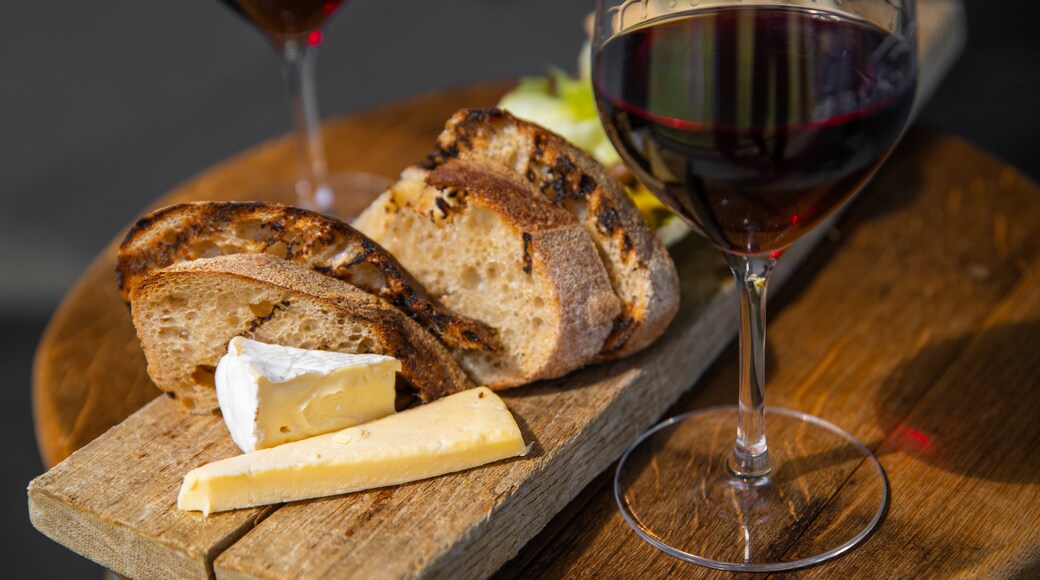 Bruny Island Premium Wines which includes drinks or beverages, food and dining out