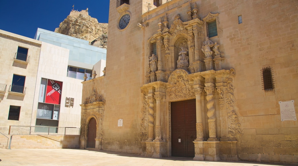 Basílica de Santa María mostrando una iglesia o catedral, patrimonio de arquitectura y aspectos religiosos