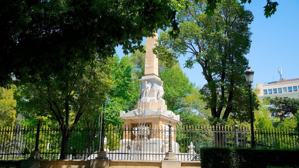 Museu Thyssen-Bornemisza que inclui um monumento