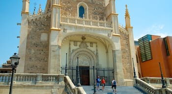 Madrid showing heritage architecture, religious elements and a church or cathedral