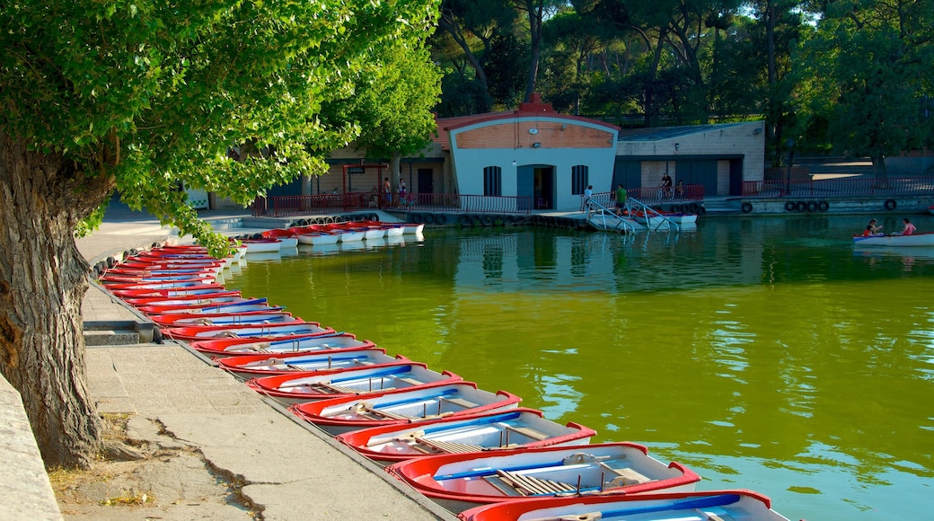 Madrid which includes a marina and a pond