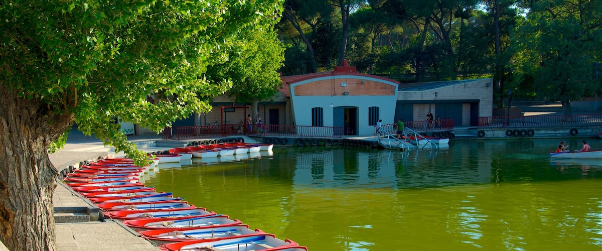 Casa de Campo das einen Teich und Marina