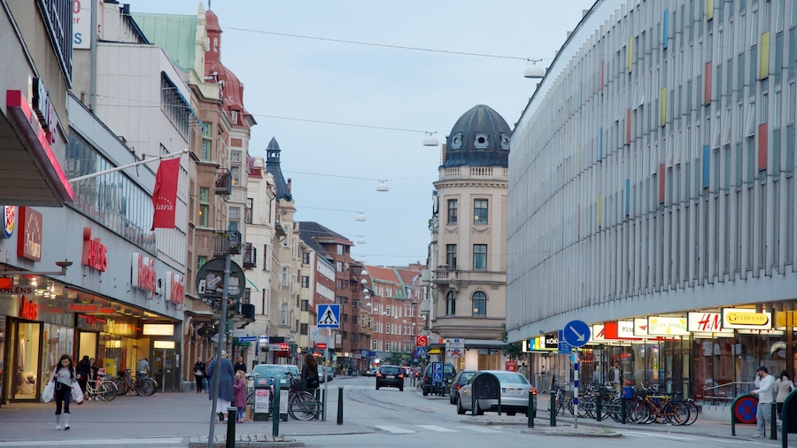 Malmö som visar gatuliv och en stad