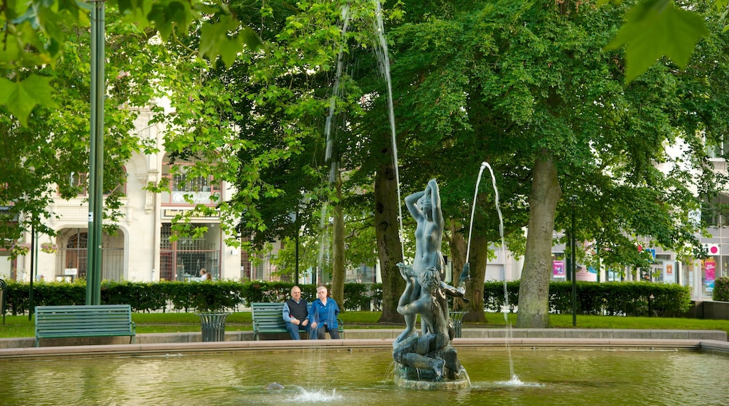 Malmö mit einem Statue oder Skulptur, Springbrunnen und Garten