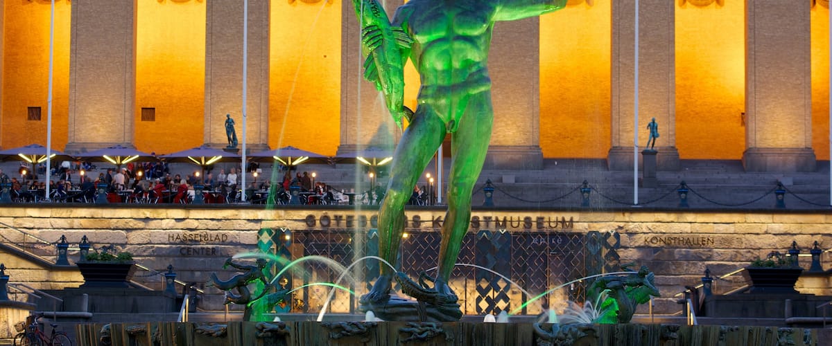 Gothenburg which includes a fountain, night scenes and outdoor art